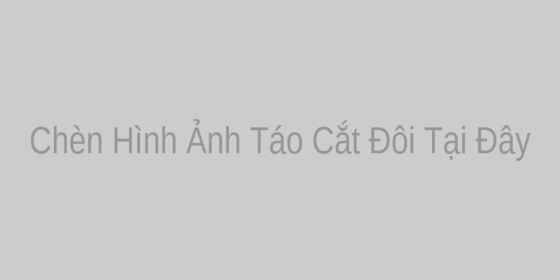 Táo Gấu (Táo đỏ) nhập khẩu cắt đôi lộ phần thịt giòn ngọt, mọng nước