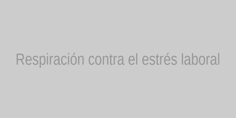 Mujer practicando respiración profunda para controlar la ansiedad laboral