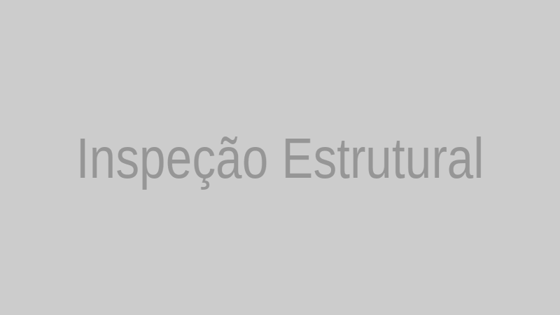 Engenheiros inspecionando o prédio